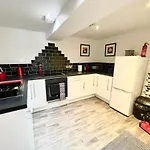 Llewellyn Avenue Apartment
