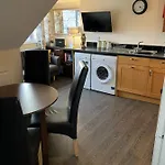 The Mountain View Suite - 2 Minute Walk To The Lovely Beach Front Promernade Of Llandudno