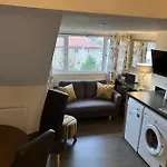 The Mountain View Suite - 2 Minute Walk To The Lovely Beach Front Promernade Of Llandudno