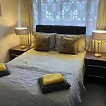 The Mountain View Suite - 2 Minute Walk To The Lovely Beach Front Promernade Of Llandudno