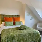 Cwtch Guesthouse