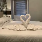 The Snug Garden Apartment