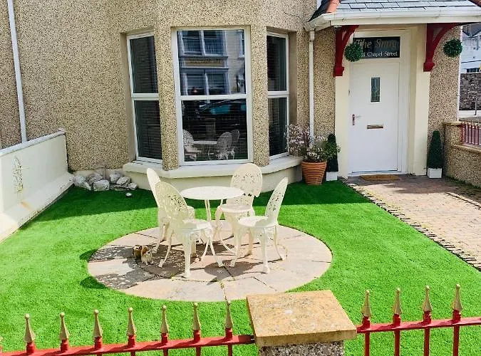 The Snug Garden Apartment