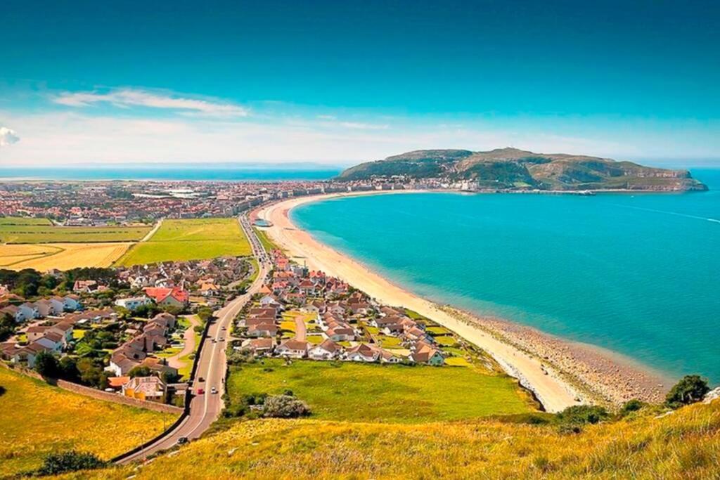 Holiday home Beautiful Townhouse On The Great Orme, Pet Friendly