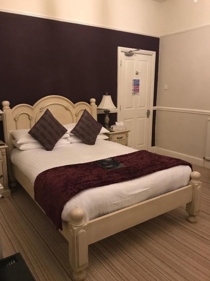 Lauriston & Lawton Court Hotel 4*