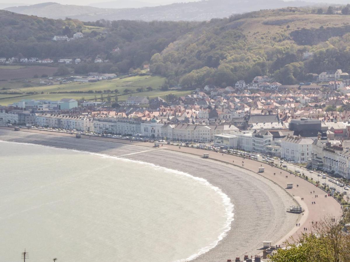 4 Anglesey Road * Llandudno
