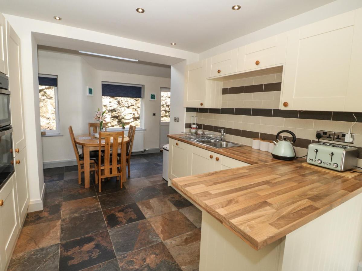 4 Anglesey Road * Llandudno