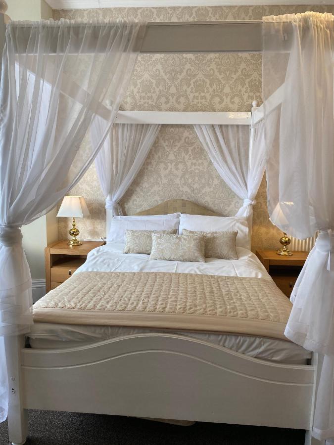 Bed & Breakfast The Clovelly 4*