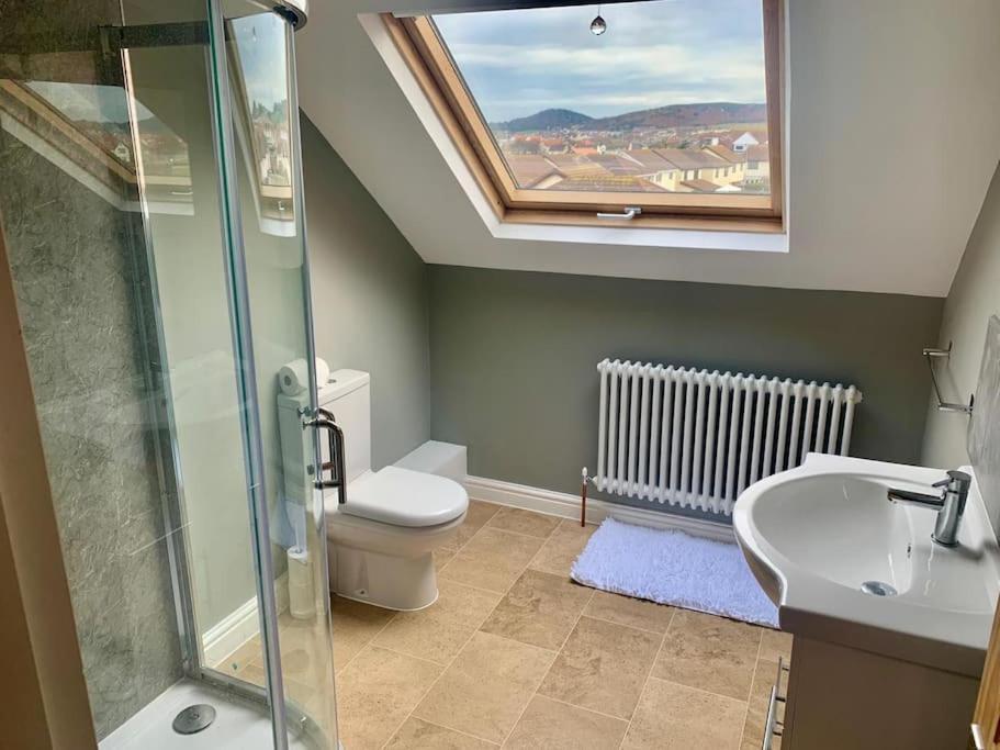 5-bedroom In West Shore, Holiday home *