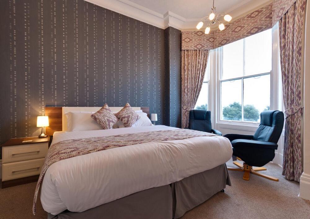 Lauriston & Lawton Court 4*