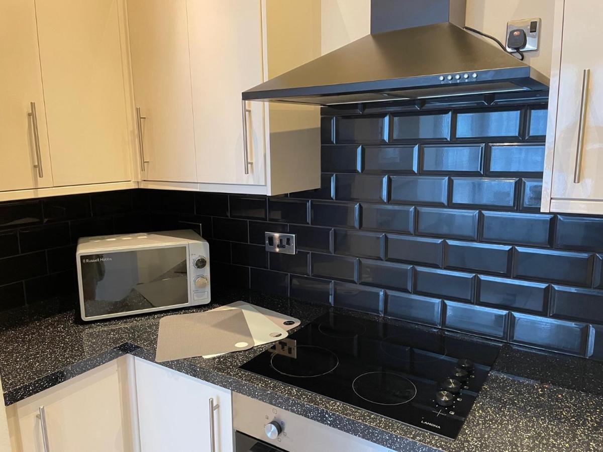 Beautifully Presented Victorian Within Walking Distance To Apartment