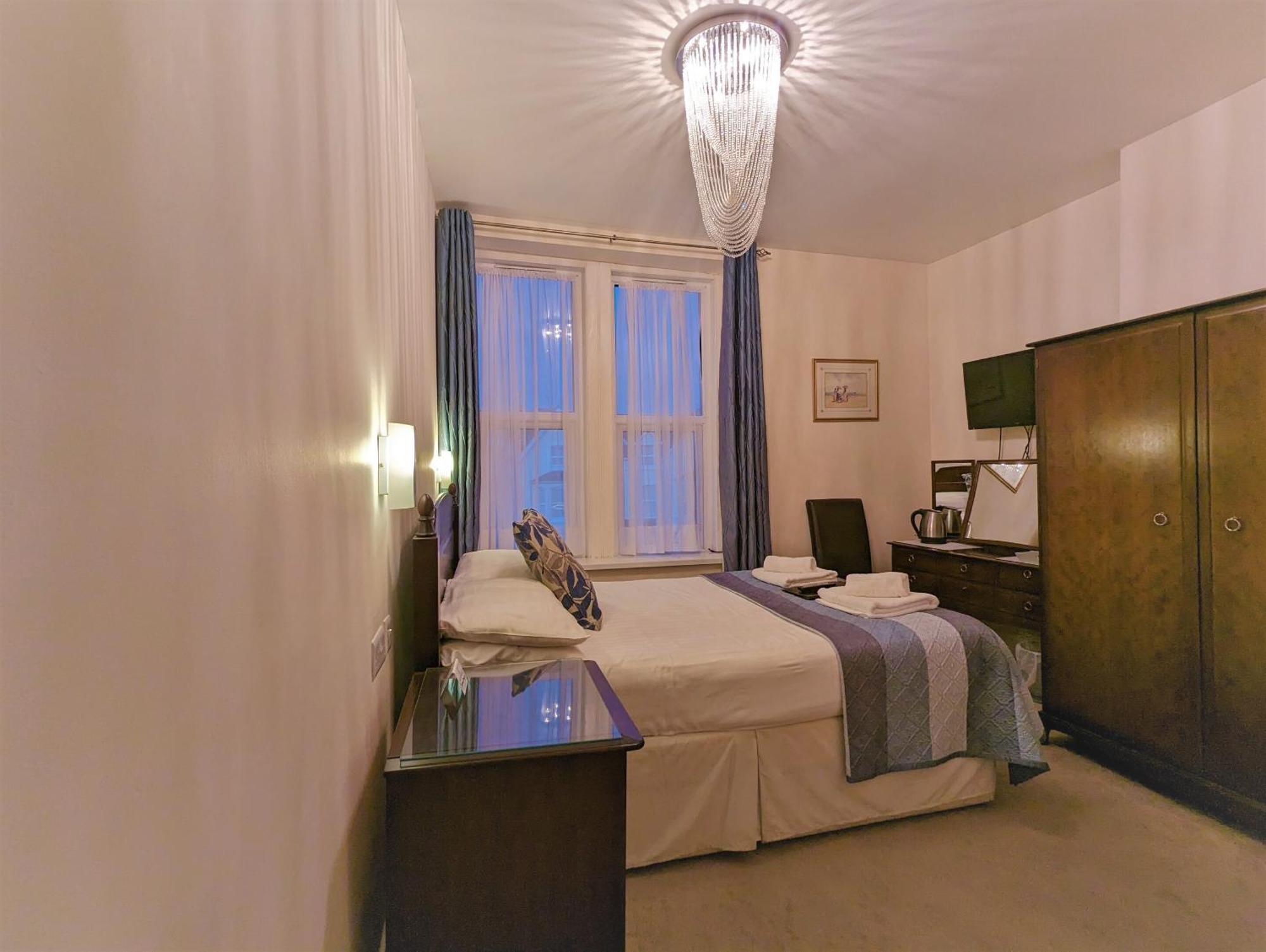Bed & Breakfast The Senarth 4*