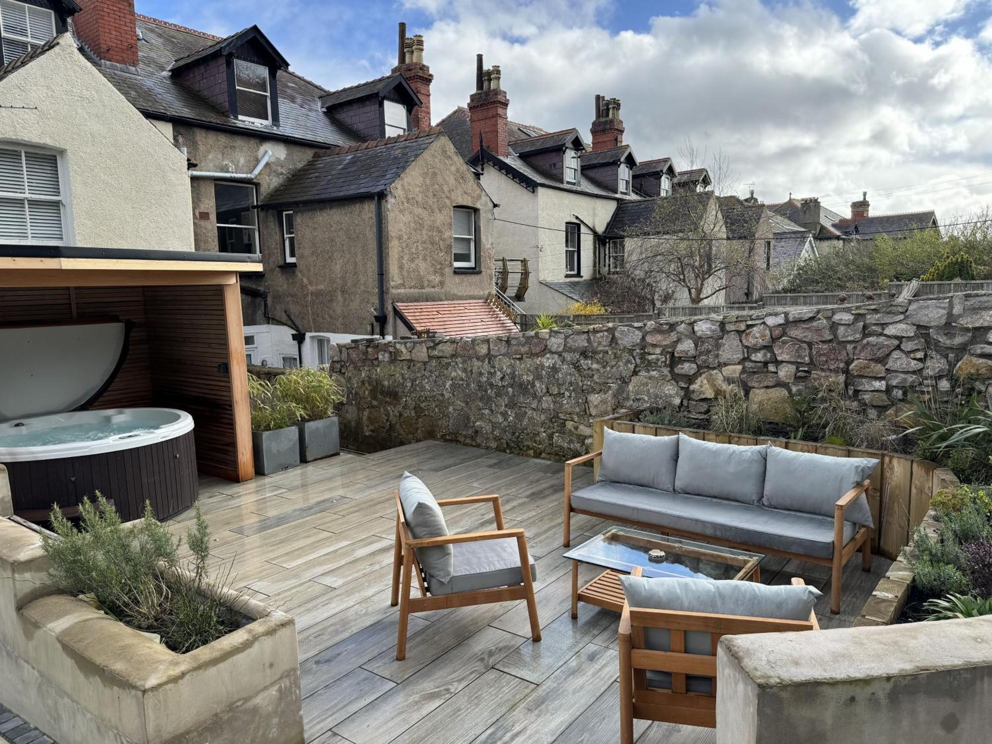 No22, - Stylish & Cosy Period Apartment, With Hot Tub & Private Parking Holiday home