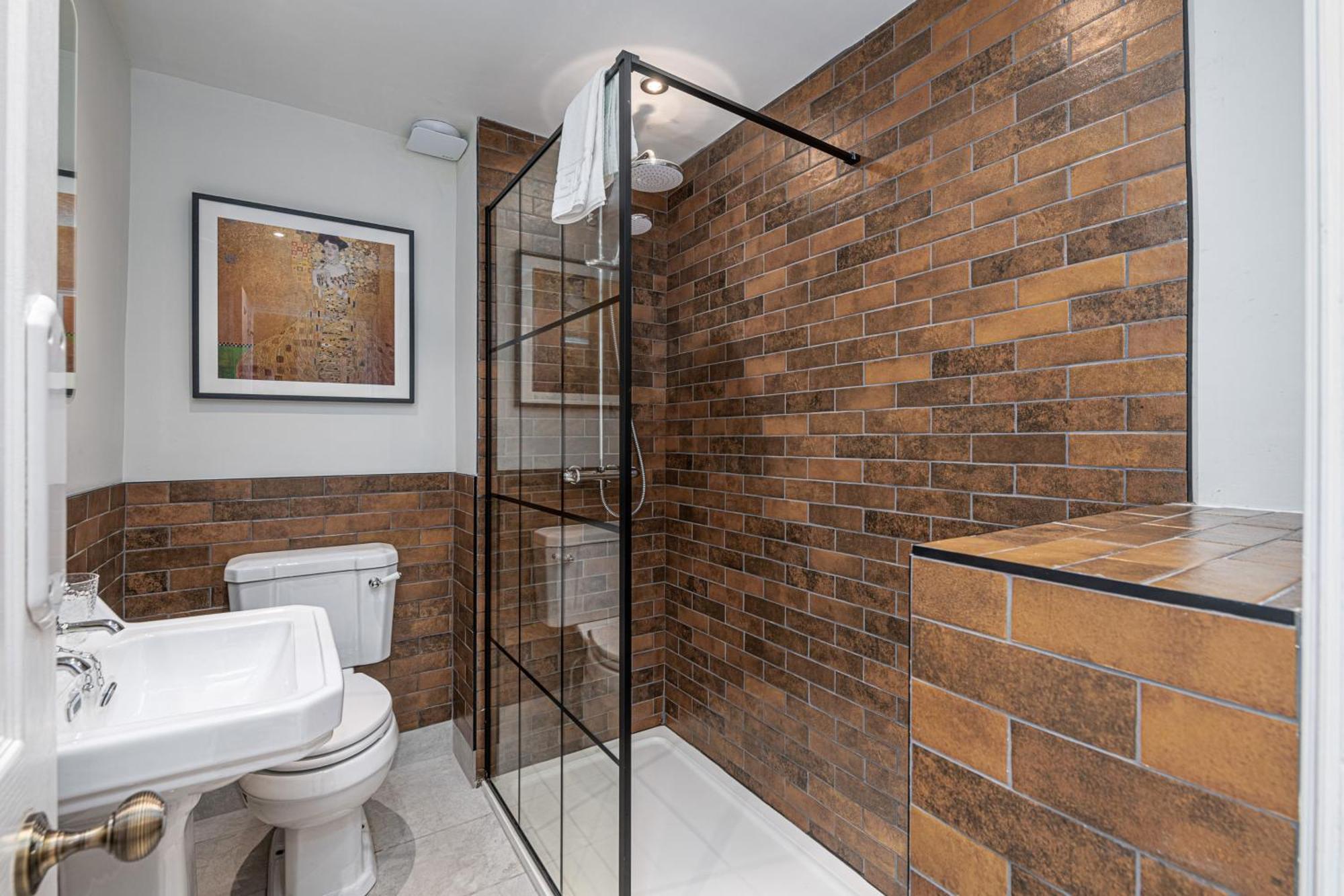 Holiday home Abbey Lodge, - Period Townhouse, 5 Bedrooms & Bathrooms, With Hot Tub & Private Parking