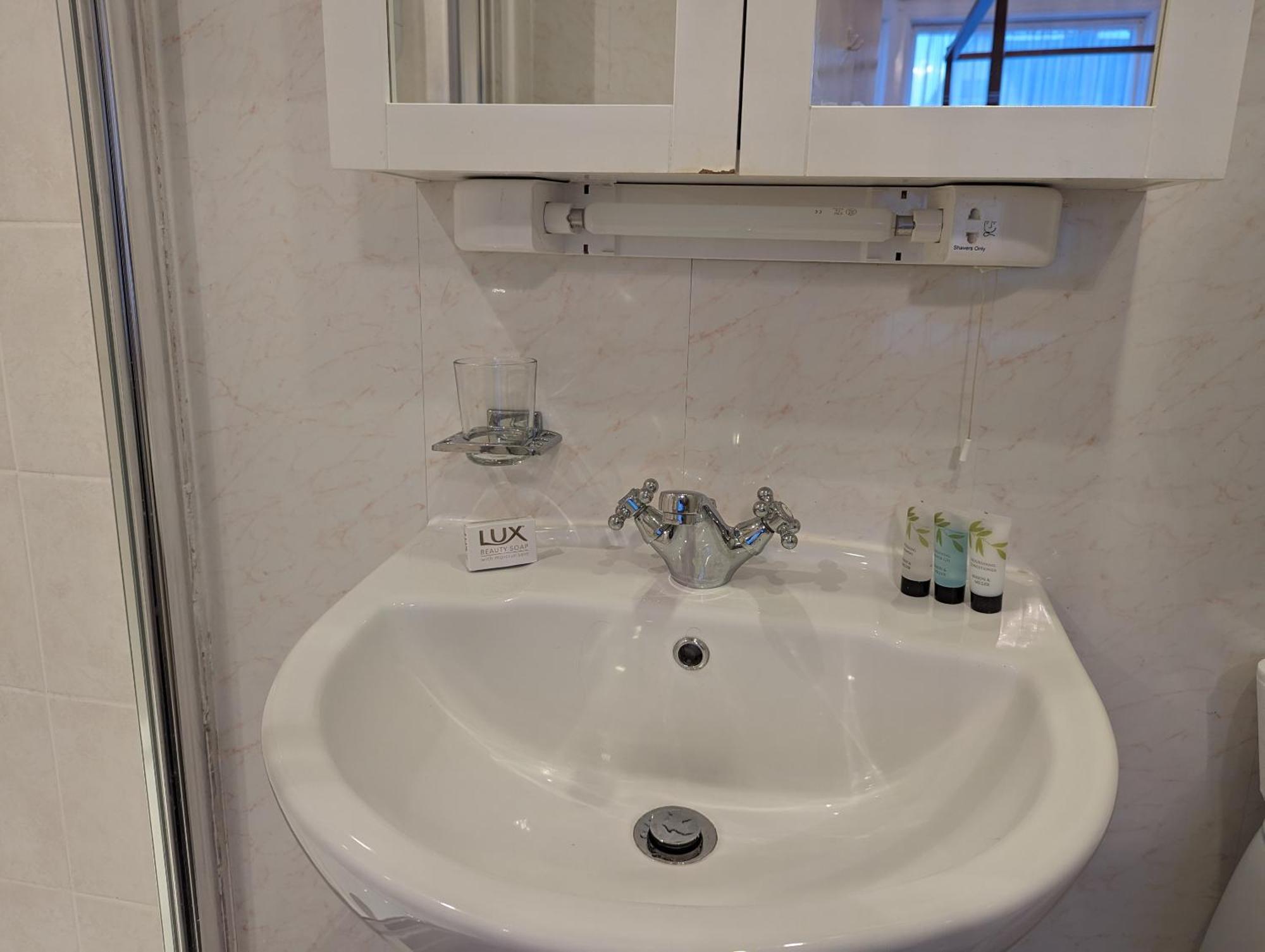 Bed & Breakfast The Senarth 4*