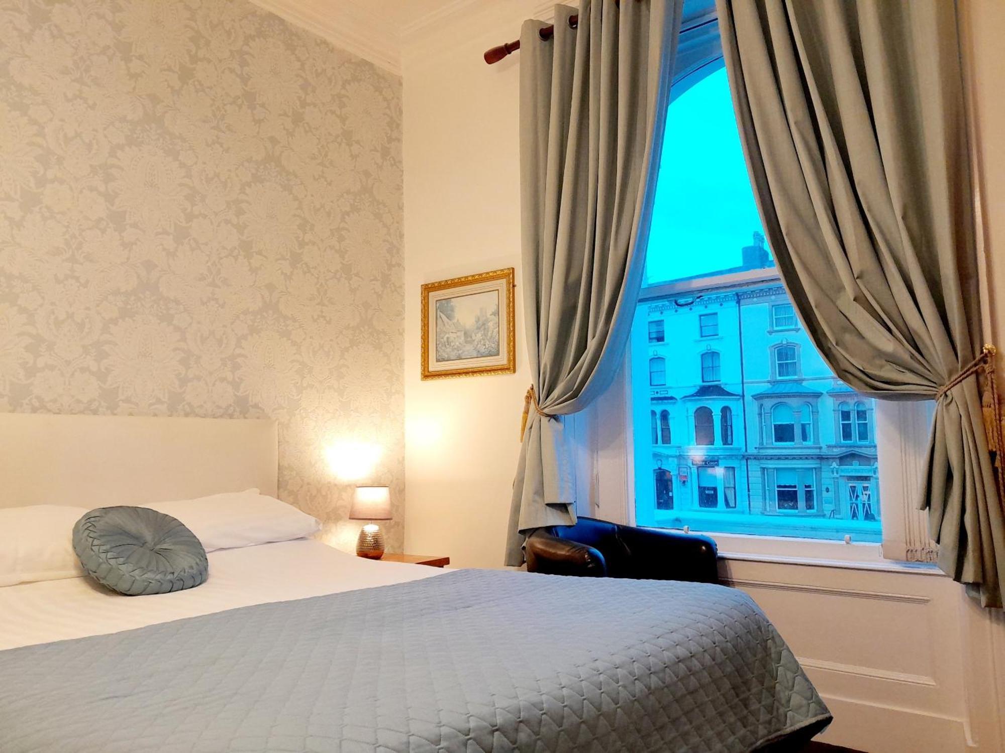 Bed & Breakfast The Clovelly 4*