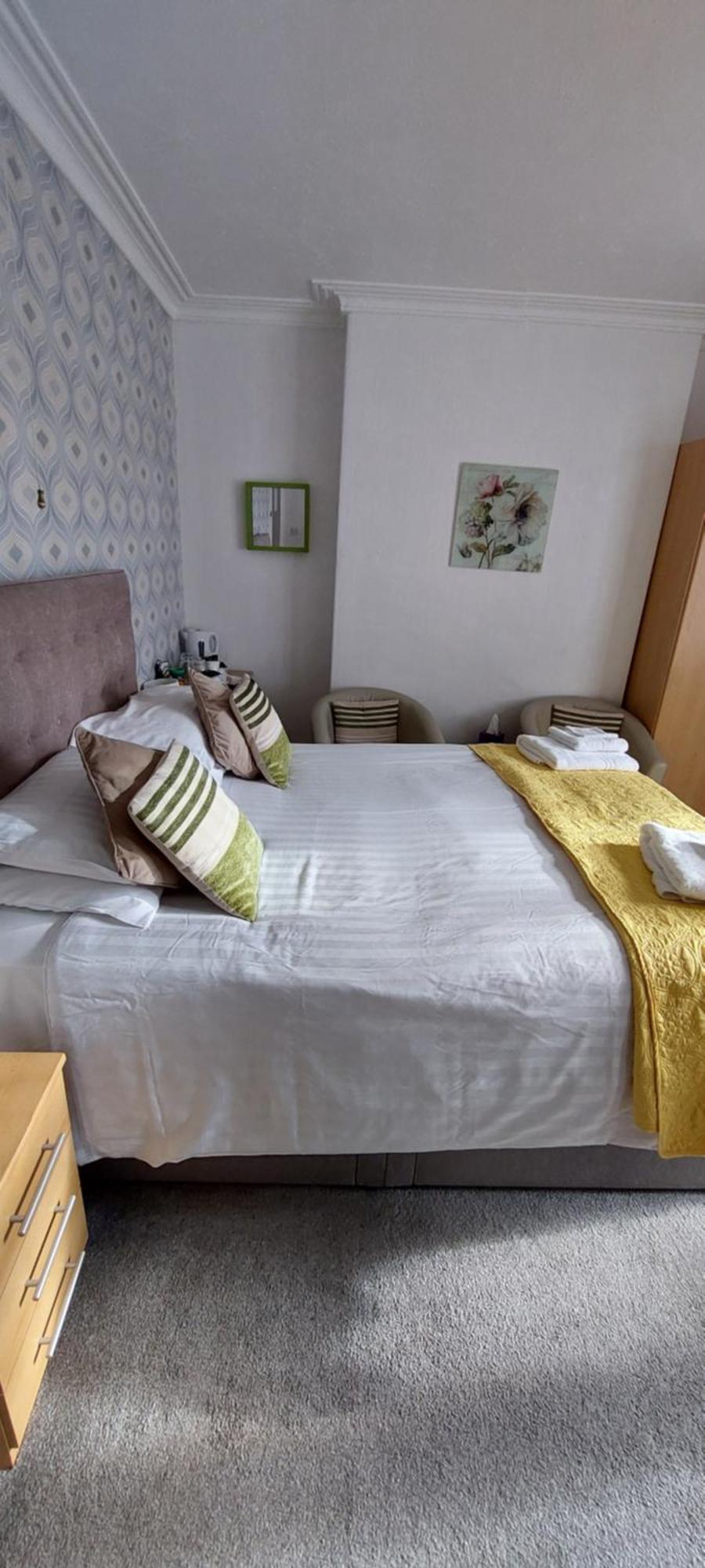Glenavon Guest house Llandudno