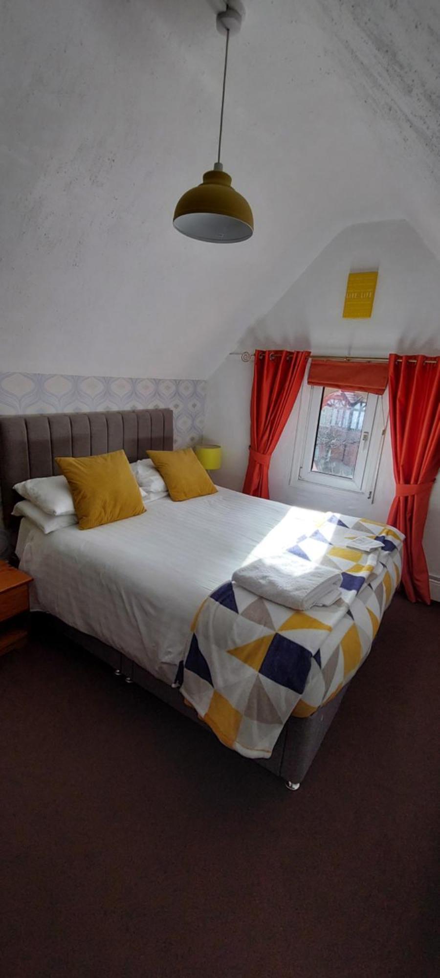 Glenavon 4*