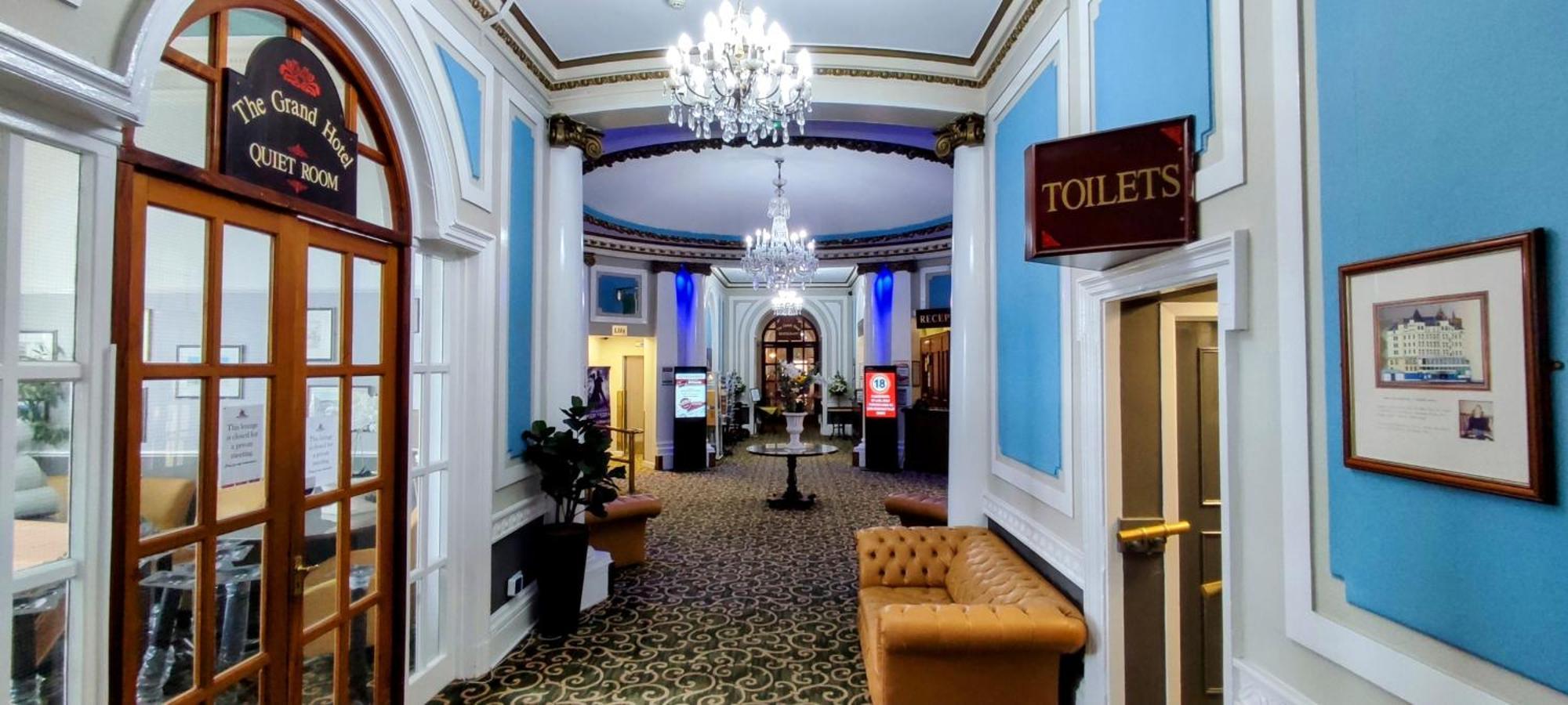 Hotel The Grand