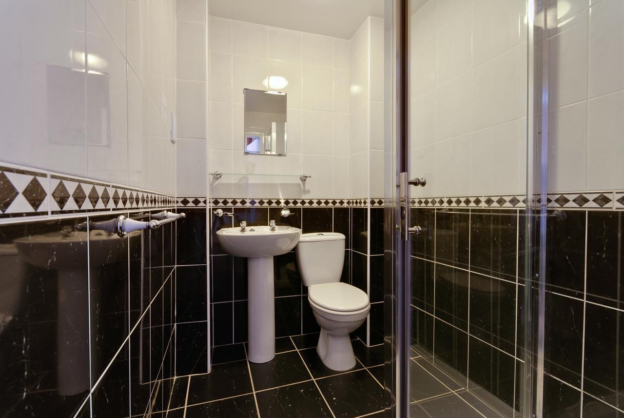 Lauriston & Lawton Court Hotel 4*