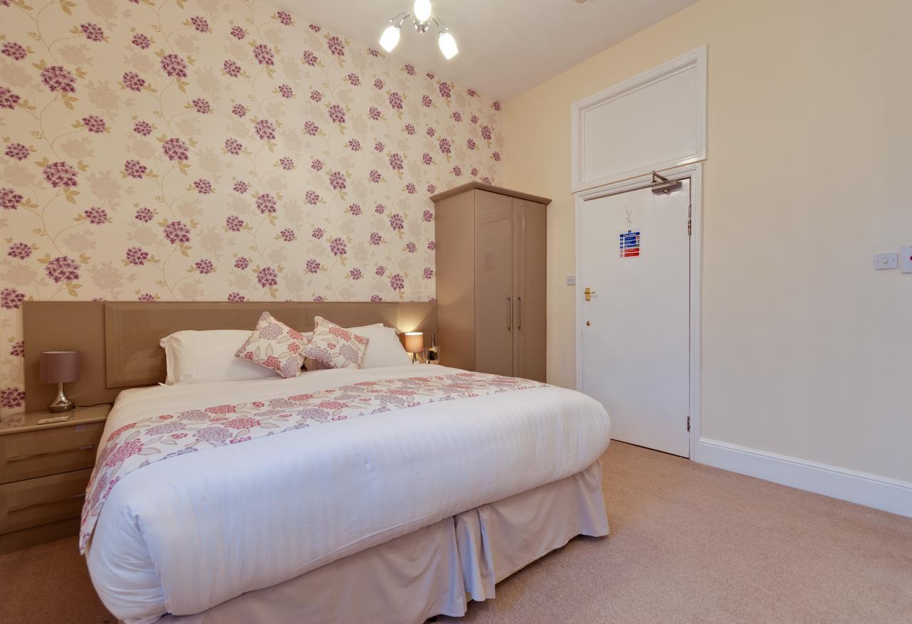 Lauriston & Lawton Court Hotel 4*