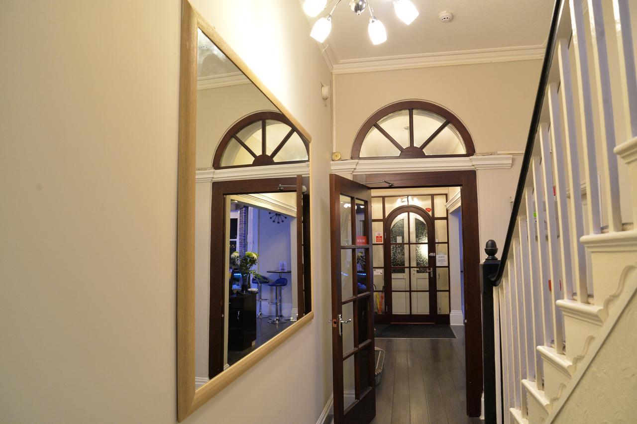 Lauriston & Lawton Court Hotel 4*