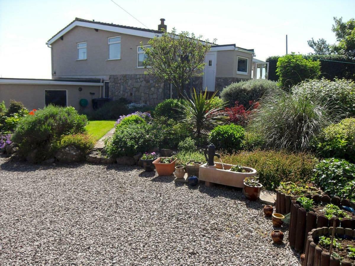 Holiday home Raven's