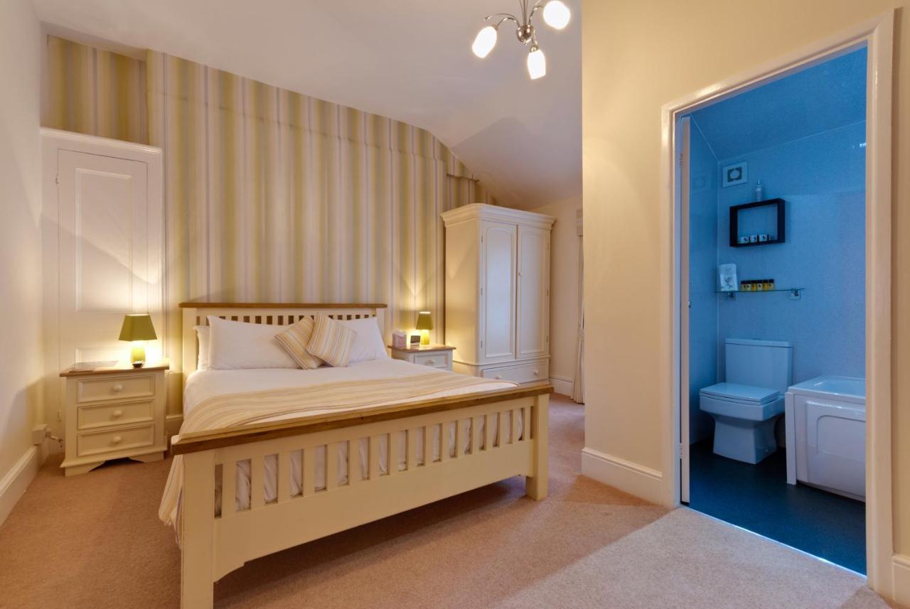 Lauriston & Lawton Court 4*