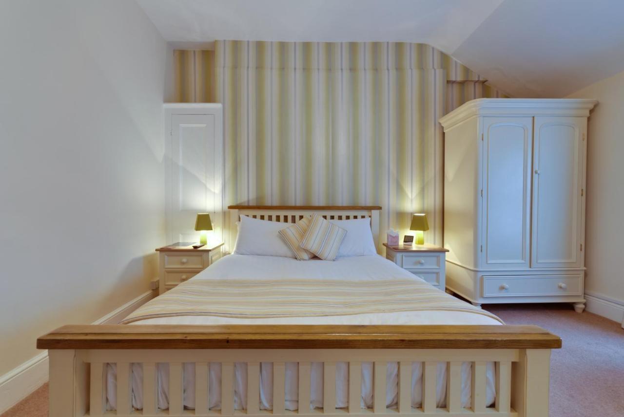 Lauriston & Lawton Court 4*