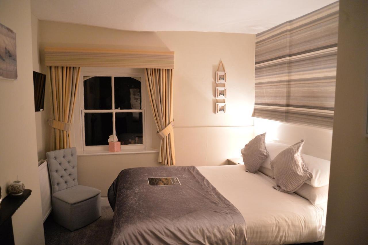 Lauriston & Lawton Court 4*