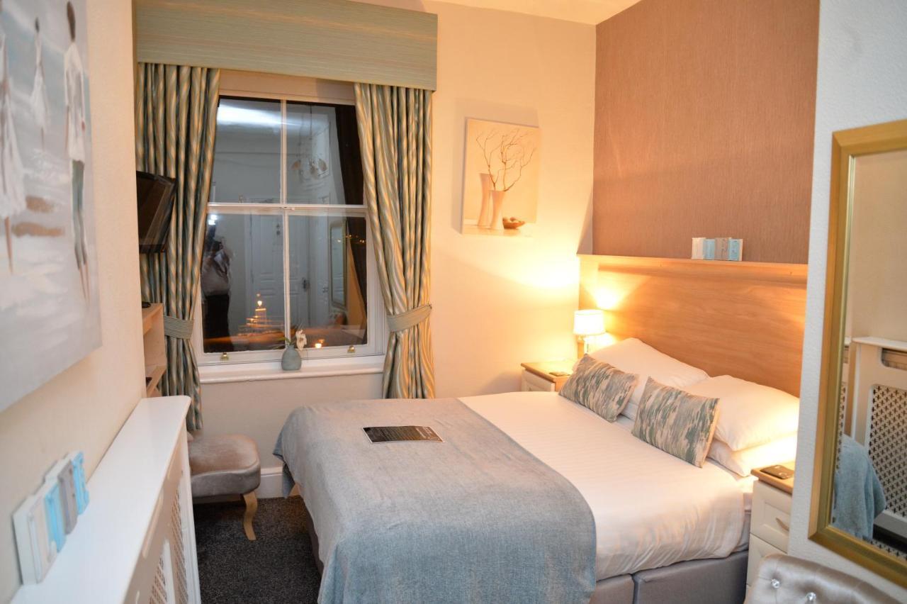 Lauriston & Lawton Court Hotel 4*