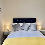 Mostyn Villa 2 Free Private Parking