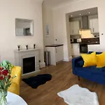 Mostyn Villa 2 Free Private Parking