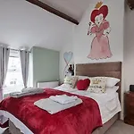 Violets Wonderland Cottage