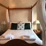 Lakelands Guest House