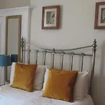 Lakelands Guest House