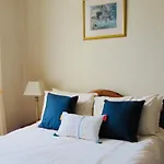 Lakelands Guest House