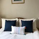 Lakelands Guest House