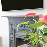 10 Carmen Sylva Road
