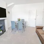 10 Carmen Sylva Road