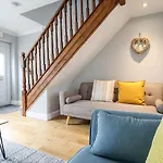 4 Plas Newydd