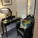The Ocean Suite - 2 Minute Walk To The Lovely Beach Front Promernade Of Llandudno