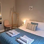 Llandudno Apartment, Quirky Pub With Tropical Beer Garden