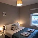 Llandudno Apartment, Quirky Pub With Tropical Beer Garden