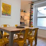 Mona Lodge - 3 Bed Cottage In Llandudno