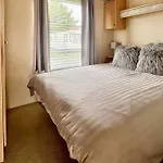 8 Berth Pet Friendly Caravan, Penrhyn Bay, Llandudno