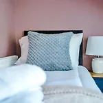 Finest Retreats - Abbey Road Apartments - Flat Six