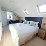 Cleave Court Guest House