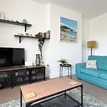 Private Parking, Central Llandudno, King Bed With Ensuite At Clement Lodge