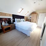 Cleave Court Guest House